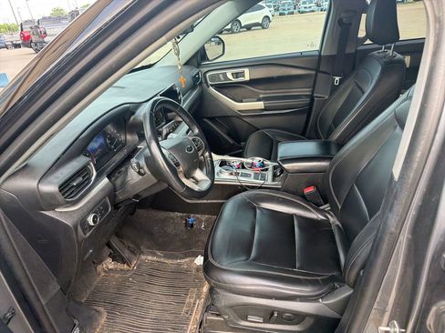 Used 2022 Ford Explorer XLT w/ Equipment Group 202A image 7