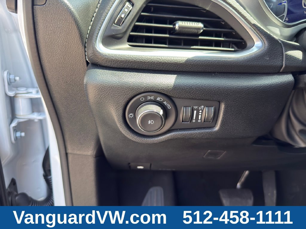 Used 2026 Chrysler Pacifica Limited FWD image 22
