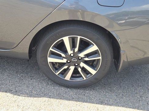 Used 2025 Nissan Versa SV w/ Trunk Package image 34