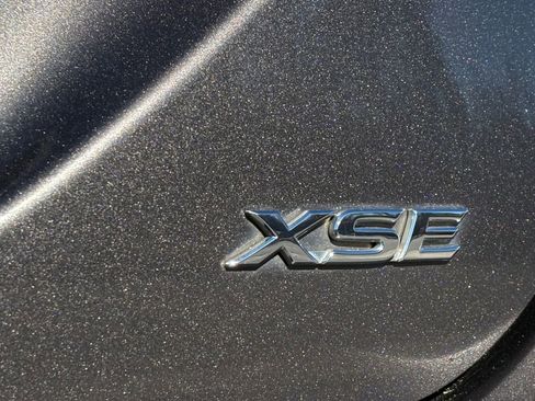 Used 2022 Toyota Camry XSE image 9