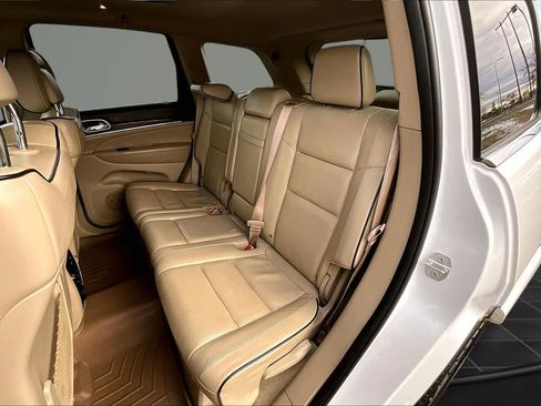 Used 2017 Jeep Grand Cherokee Overland image 13
