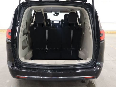 Used 2024 Chrysler Pacifica Touring-L image 13
