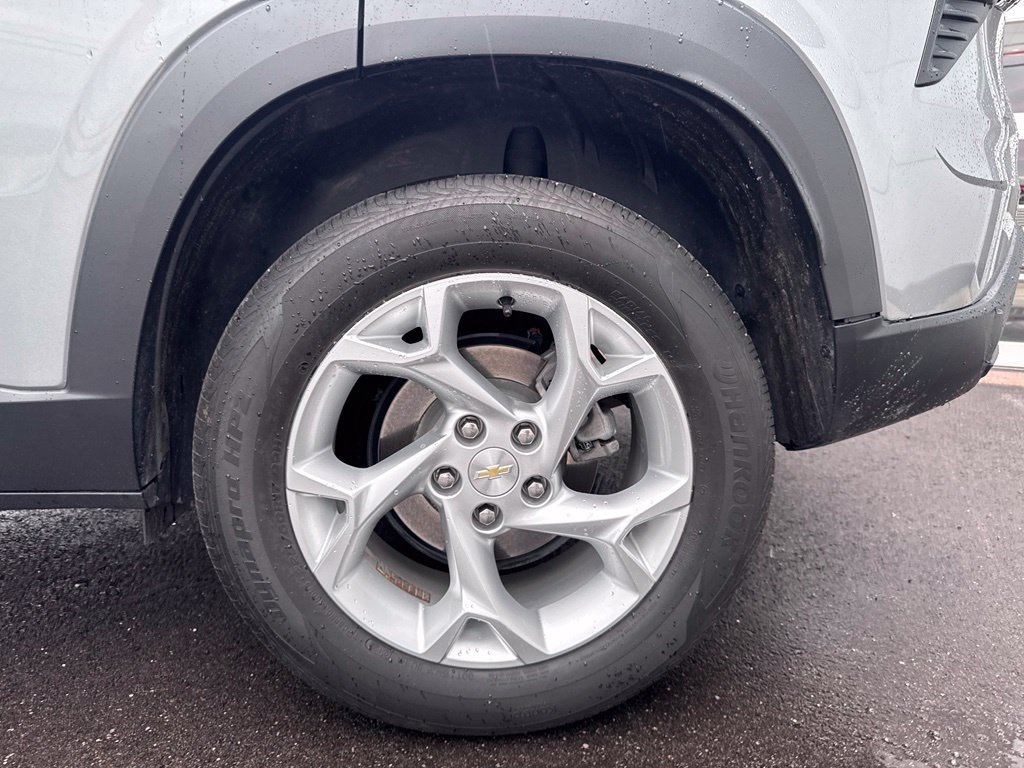 Used 2025 Chevrolet Trax LS w/ LS Convenience Package FWD image 20