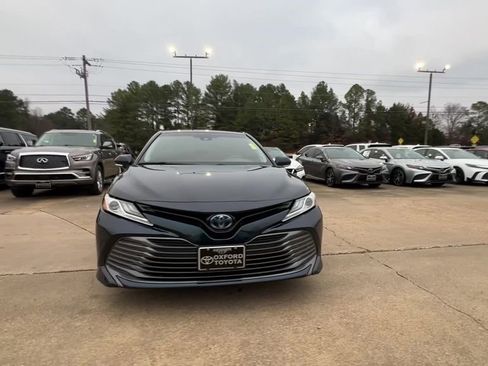Used 2020 Toyota Camry XLE image 9