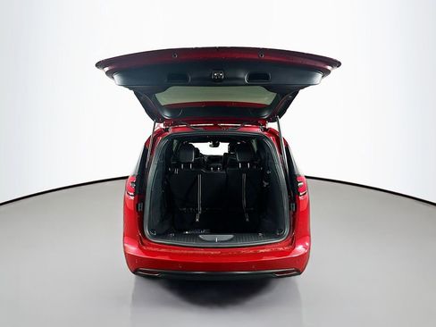 New 2026 Chrysler Pacifica Limited w/ Uconnect Theater Family Group image 16