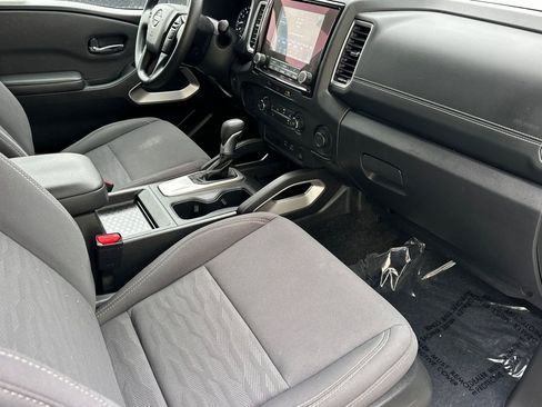 Used 2023 Nissan Frontier SV w/ Tow Package image 19