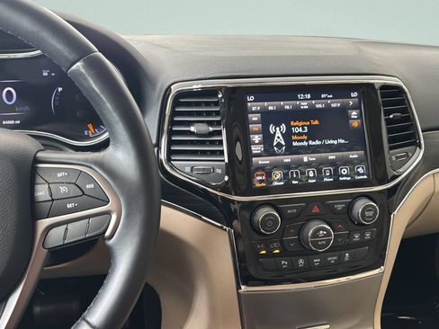 Used 2019 Jeep Grand Cherokee Limited AWD/4WD image 24