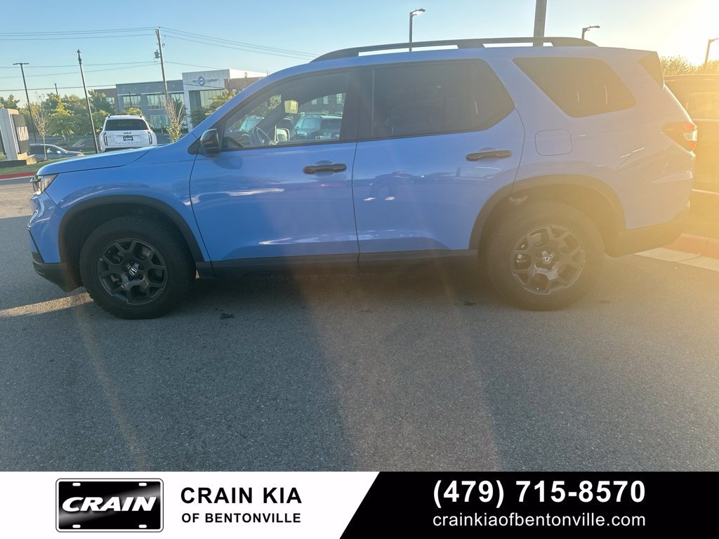 Used 2025 Honda Pilot TrailSport image 4