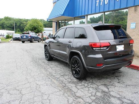 Used 2019 Jeep Grand Cherokee Altitude AWD/4WD image 4