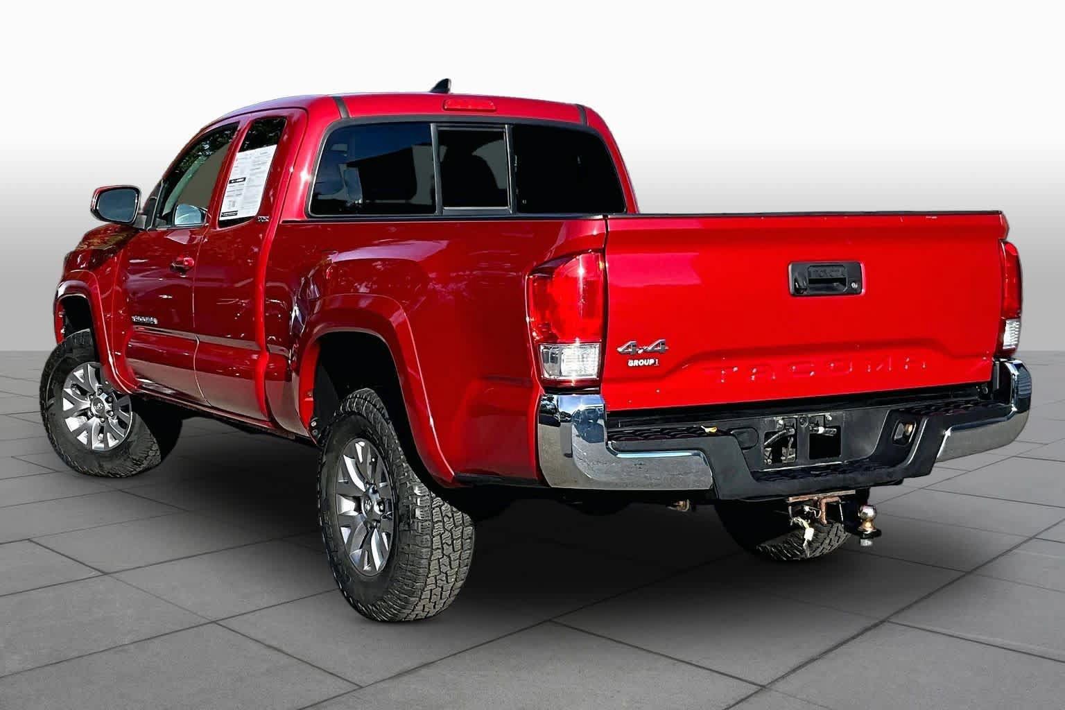 Certified 2016 Toyota Tacoma SR5 AWD/4WD image 12