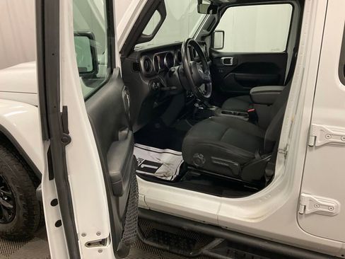 Used 2023 Jeep Gladiator Sport image 9