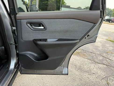 Used 2021 Nissan Rogue SV AWD/4WD image 16