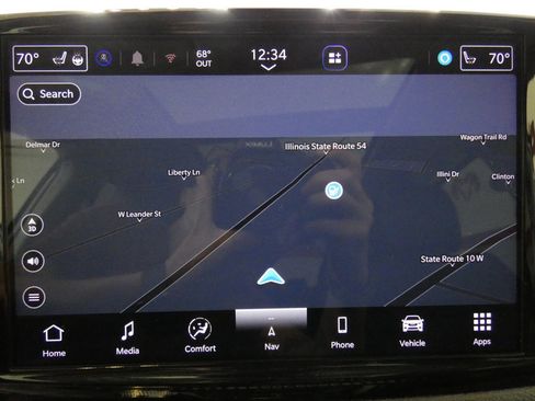 Used 2024 Chrysler Pacifica Limited w/ Trailer Tow Group FWD image 13