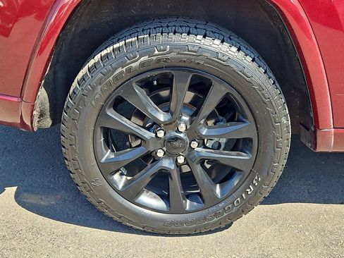 Used 2019 Jeep Grand Cherokee Altitude AWD/4WD image 9