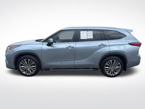 Used 2021 Toyota Highlander Platinum AWD/4WD image 2