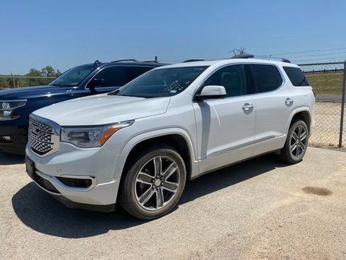 Used 2019 GMC Acadia Denali w/ Technology Package FWD image 2