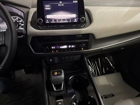 Certified 2025 Nissan Rogue SV image 19