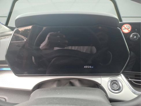 Used 2025 Chevrolet Trax LT FWD image 19