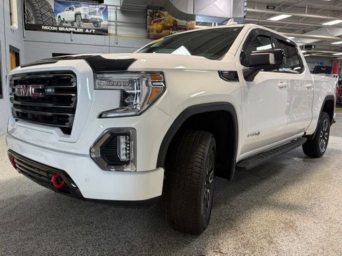 Used 2021 GMC Sierra 1500 AT4 w/ AT4 Premium Package AWD/4WD image 3