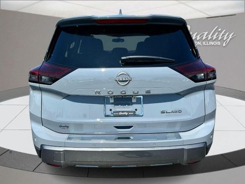 Used 2025 Nissan Rogue SL AWD/4WD image 5
