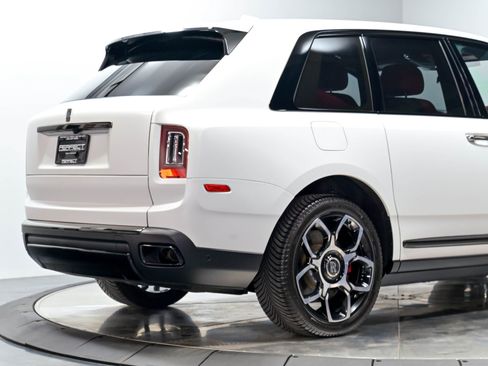 Used 2021 Rolls-Royce Cullinan Black Badge AWD/4WD image 16