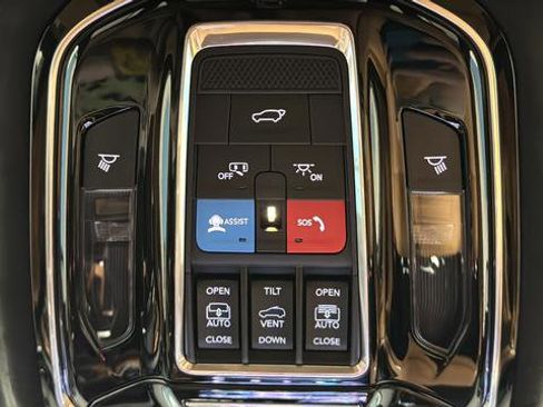 Used 2024 Jeep Grand Cherokee Summit AWD/4WD image 35