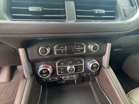 Used 2022 GMC Yukon XL SLT image 6