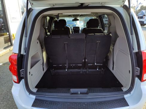 Used 2018 Dodge Grand Caravan SE w/ UConnect Hands-Free Group image 14