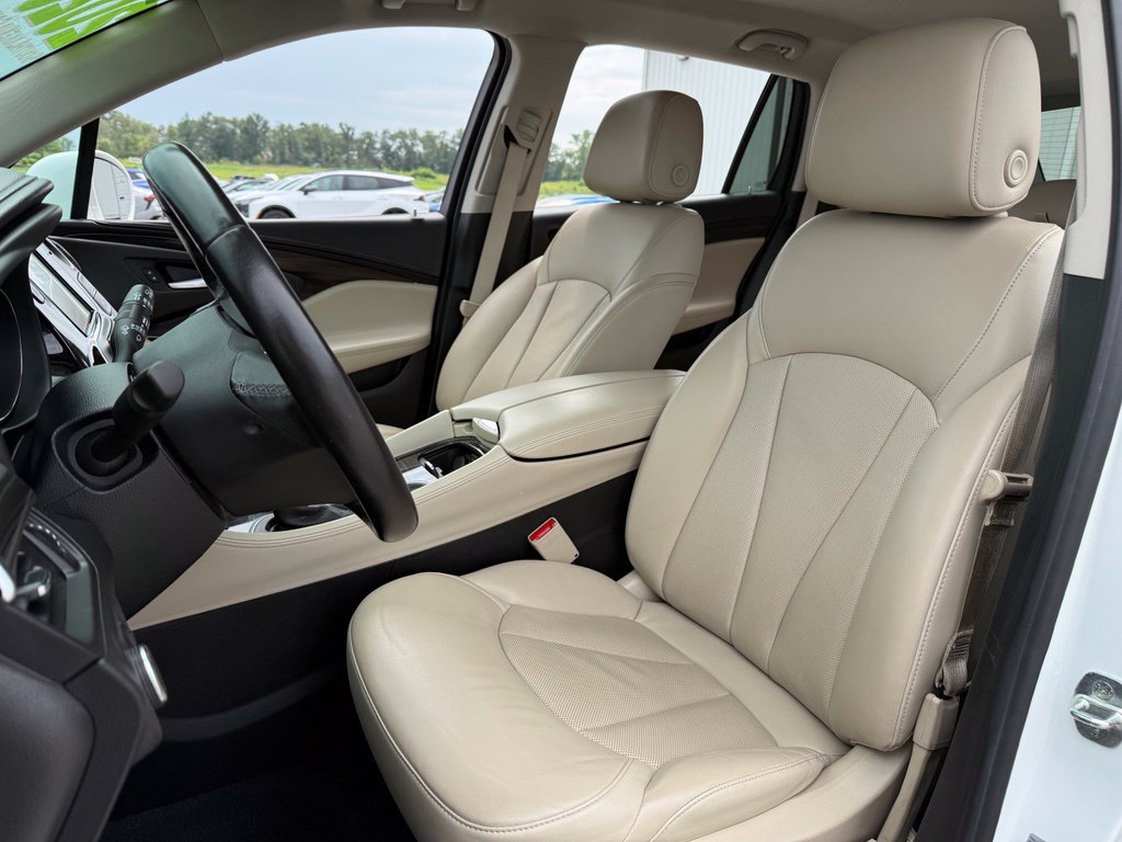 Used 2020 Buick Envision Essence FWD image 13
