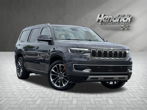Used 2022 Jeep Wagoneer Series III w/ Premium Group I AWD/4WD image 2