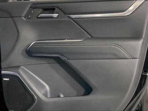 Used 2024 GMC Acadia Elevation image 26