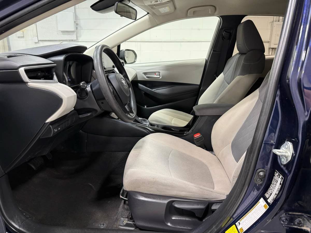 Used 2021 Toyota Corolla LE w/ Carpet Mat Package (TMS) FWD image 9