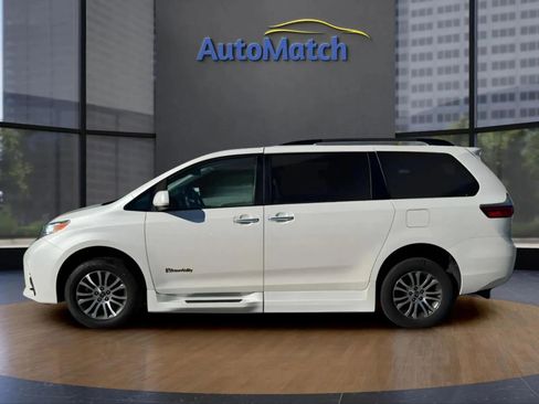 Used 2019 Toyota Sienna XLE w/ XLE Navigation Package image 6