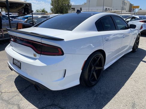 Used 2019 Dodge Charger Scat Pack w/ Dynamics Package RWD image 12