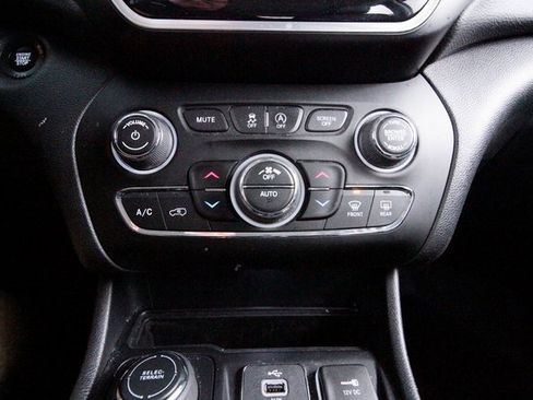 Used 2019 Jeep Cherokee Limited w/ Trailer Tow Group image 14