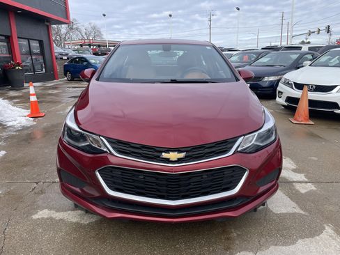 Used 2018 Chevrolet Cruze LT image 2