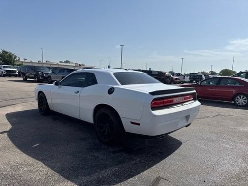 Used 2014 Dodge Challenger SXT RWD image 5