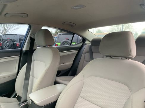 Used 2020 Hyundai Elantra SE image 13
