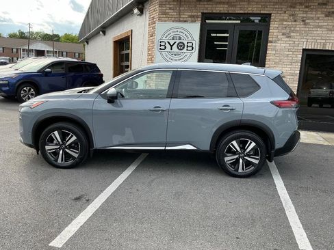 Used 2023 Nissan Rogue Platinum w/ Platinum Premium Package FWD image 2