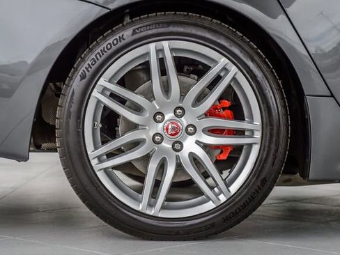 Used 2019 Jaguar XJ R-Sport image 15