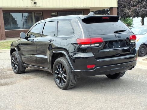 Used 2019 Jeep Grand Cherokee Altitude AWD/4WD image 3