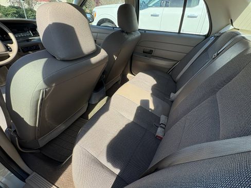 Used 2004 Ford Crown Victoria Police Interceptor image 9