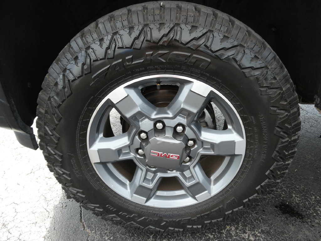 Used 2025 GMC Sierra 2500 SLT AWD/4WD image 10