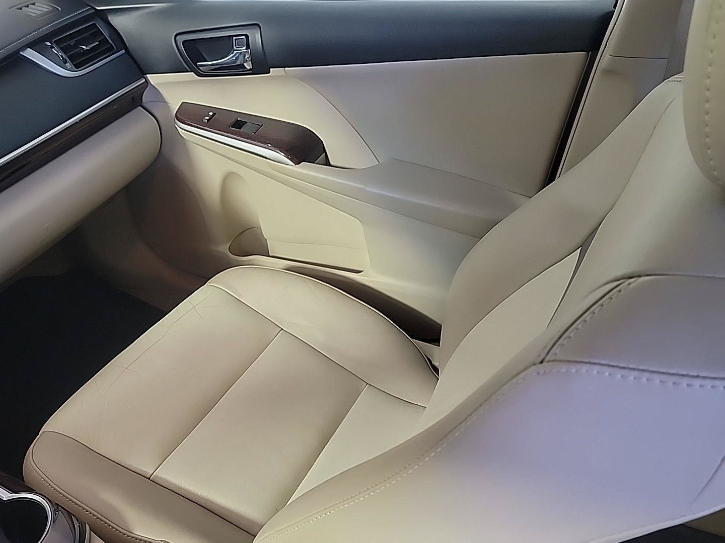 Used 2012 Toyota Camry XLE w/ Leather Pkg FWD image 23