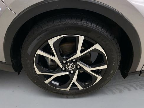 Used 2018 Toyota C-HR XLE FWD image 18