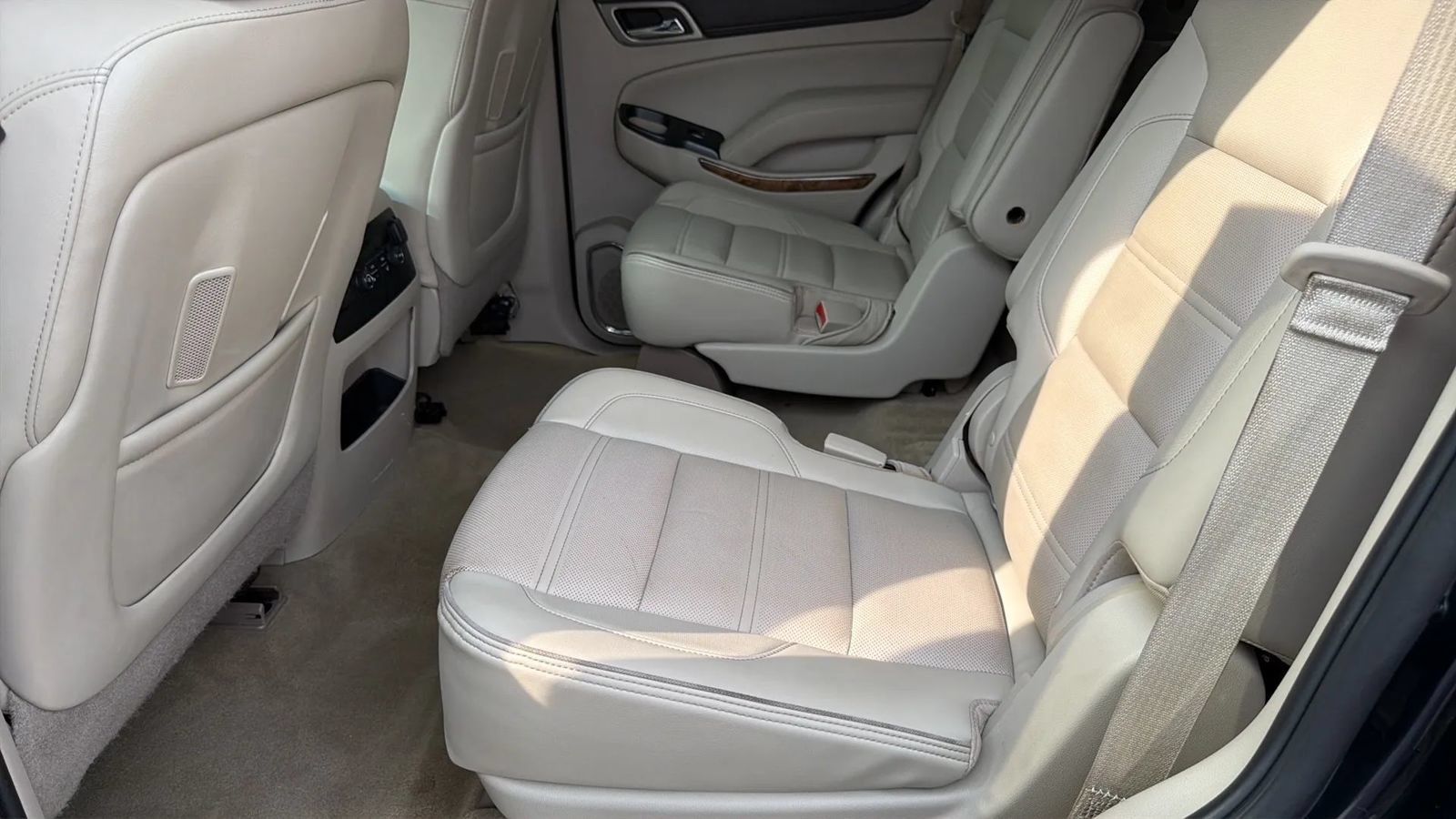 Used 2015 GMC Yukon Denali RWD image 30