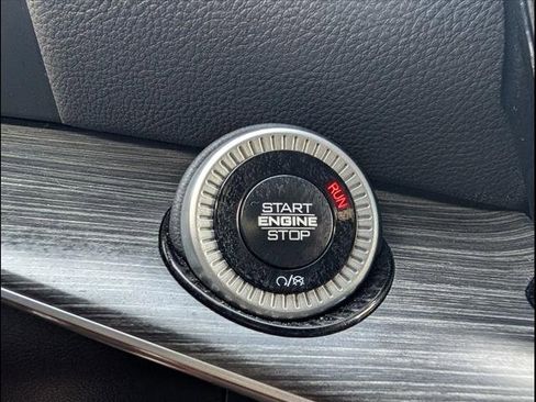 Used 2024 Jeep Wagoneer L Series II w/ Flexible Seating Group image 8