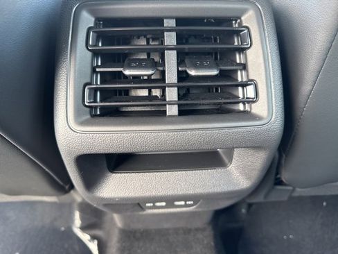 New 2026 Volkswagen Tiguan SE R-Line image 8