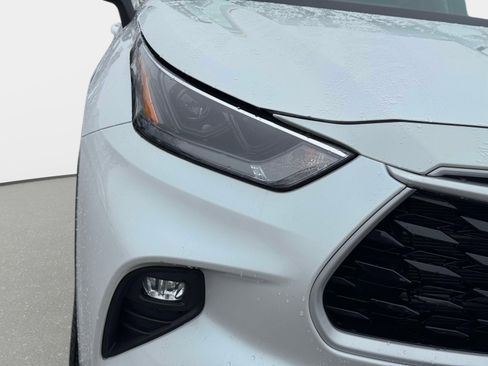 Certified 2025 Toyota Highlander XLE image 7