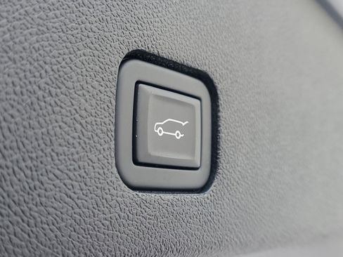 Used 2023 Cadillac XT6 Luxury image 9